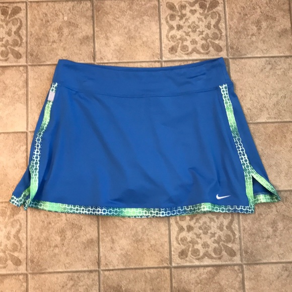 Nike DriFit Tennis Skirt Size Medium - Picture 2 of 6
